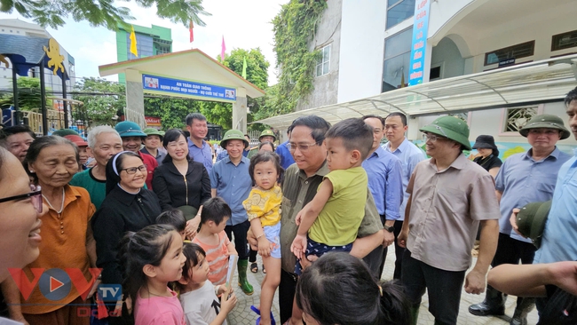 Thủ tướng Phạm Minh Chính kiểm tra tình hình khắc phục hậu quả mưa lũ tại Yên Bái- Ảnh 11.