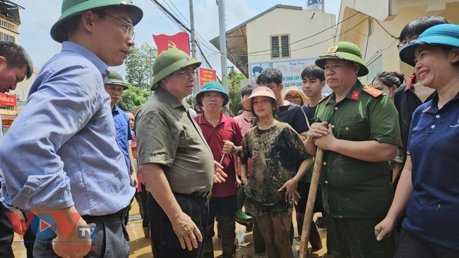 Thủ tướng Phạm Minh Chính kiểm tra tình hình khắc phục hậu quả mưa lũ tại Yên Bái- Ảnh 13.