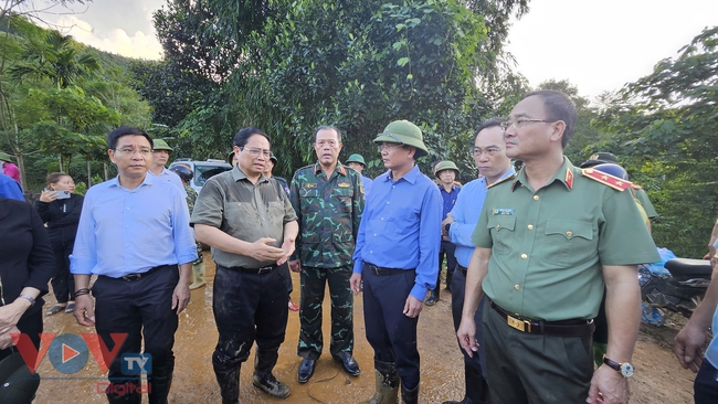 Thủ tướng Phạm Minh Chính không kìm được nước mắt khi thị sát nơi sạt lở kinh hoàng Làng Nủ, Lào Cai- Ảnh 5.