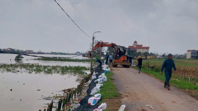 Thái Bình: Huy động hàng nghìn lượt người tham gia hộ đê, đảm bảo an toàn cho tuyến đê bối xung yếu- Ảnh 2.