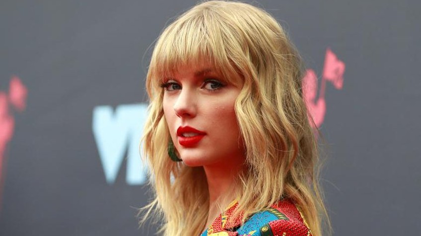 Taylor Swift nhận nhiều giải thưởng nhất tại AMAs 2022, BTS giành giải năm thứ 5 liên tiếp