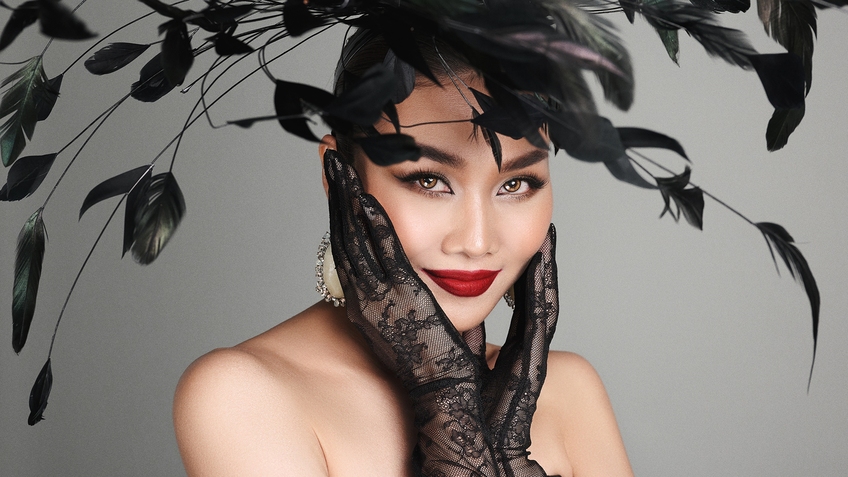 Siêu mẫu Thanh Hằng chụp poster quảng bá show diễn mới của Đỗ Mạnh Cường tại Sydney
