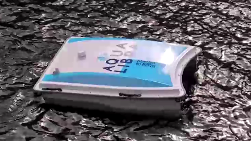 Anh: Độc đáo robot hút rác thông minh trên sông