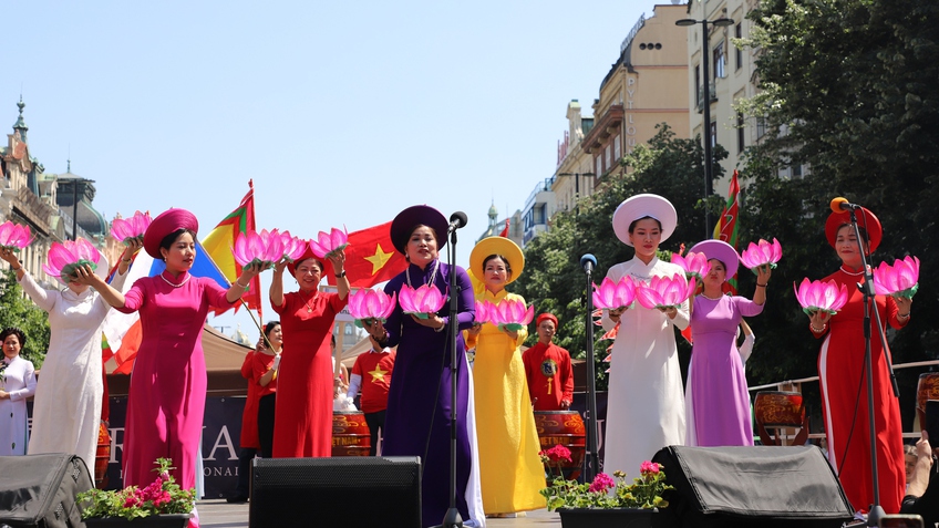 Rực rỡ sắc màu Việt tại Festival các dân tộc thiểu số Cộng hòa Séc