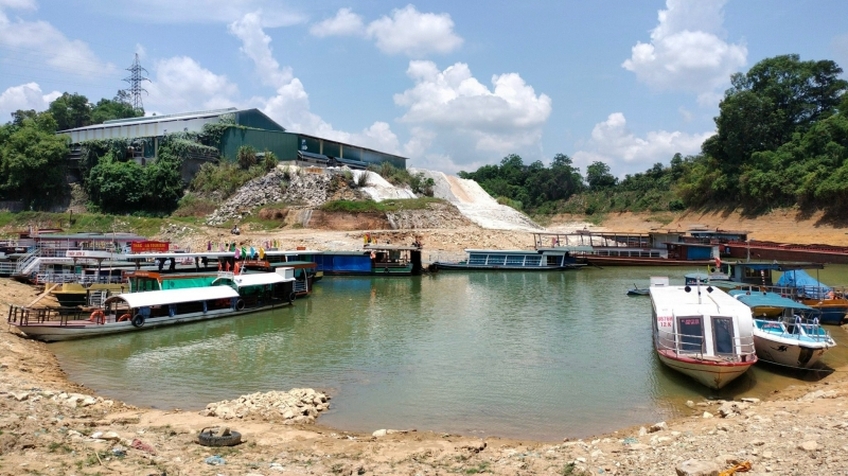 Nước cạn kỷ lục trên Hồ Thác Bà – 'Vịnh Hạ Long trên núi' ở Yên Bái
