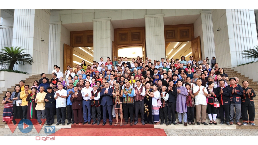 Thủ tướng Phạm Minh Chính gặp mặt già làng, trưởng bản, nghệ nhân, người có uy tín nhân