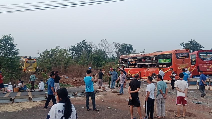 Gia Lai: Hai xe khách va chạm, 1 người tử vong và nhiều người bị thương