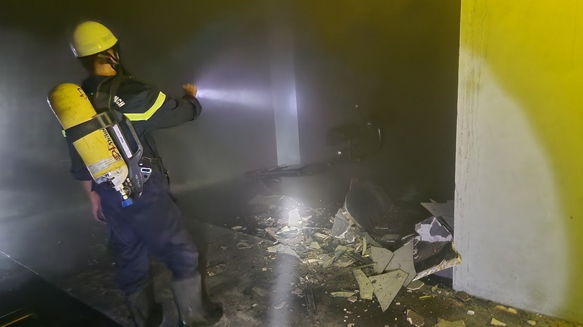 Hà Nội: Hướng dẫn thoát nạn cho hơn 50 người tại tòa nhà xảy ra cháy