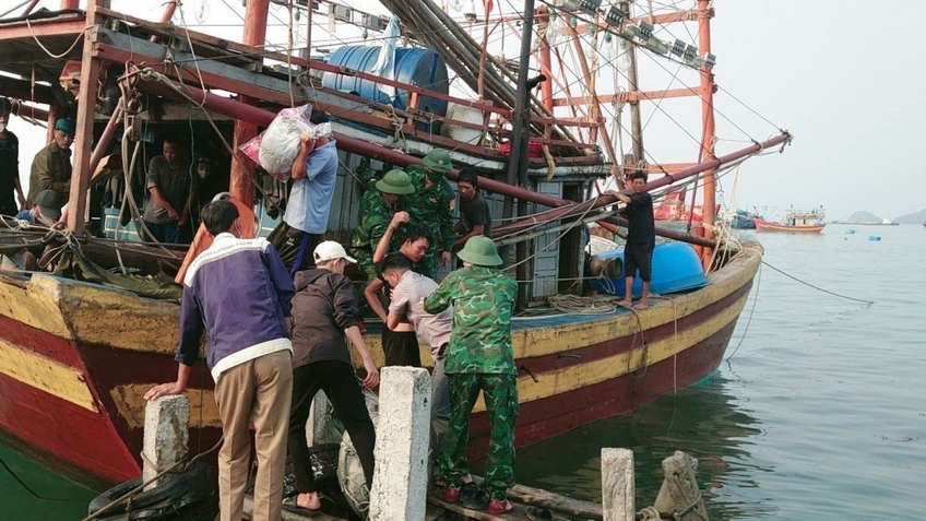 Thành lập Ban chỉ huy tiền phương tìm kiếm 11 ngư dân Quảng Bình mất tích trên biển