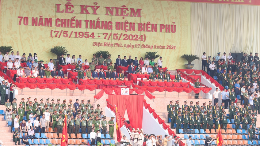 TRỰC TIẾP: Lễ diễu binh, diễu hành kỷ niệm 70 năm chiến thắng Điện Biên Phủ
