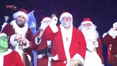 Đức: Những ông già Noel mang niềm vui trong dịch Covid-19