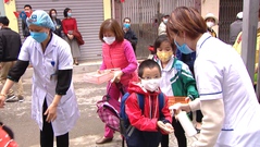 Hơn 2 triệu học sinh Hà Nội trở lại trường trong điều kiện phòng dịch được siết chặt