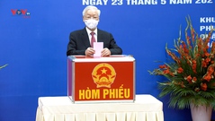 Tổng Bí thư Nguyễn Phú Trọng bỏ phiếu bầu cử tại quận Hai Bà Trưng, Hà Nội 
