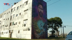 Bức tranh tường về ngôi sao bóng đá Lionel Messi tại quê nhà
