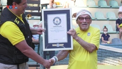 Ukraine: Cụ ông cao tuổi nhất thế giới 97 tuổi vẫn tham gia giải tennis