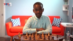 Từ trẻ tị nạn trở thành kiện tướng cờ vua