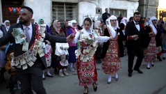 Độc đáo truyền thống đám cưới mùa đông tại ngôi làng Ribnovo (Bulgaria)