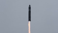 Triều Tiên phóng tên lửa: Quốc tế phản đối, Hàn Quốc trừng phạt bổ sung