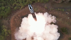 Triều Tiên xác nhận lần đầu tiên thử nghiệm tên lửa đạn đạo xuyên lục địa thế hệ mới