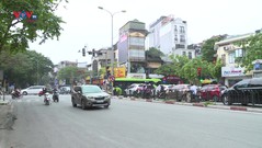 Giao thông tại một số tuyến phố ở Hà Nội sau khi dỡ biển cấm taxi, xe hợp đồng