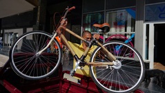 Xe đạp tre - 'Làn gió mới' trên đường phố Cuba