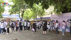 Phụ huynh, học sinh tại Hà Nội mong ngóng sớm 'chốt' phương án thi vào lớp 10 THPT 2024-2025