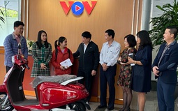 Đài Tiếng nói Việt Nam trao tặng xe máy điện Vinfast cho sinh viên miền Trung