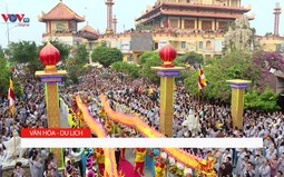 Đà nẵng: Hàng vạn người tham dự  Lễ Vía Đức Bồ Tát Quán Thế  Âm Ngũ Hành Sơn