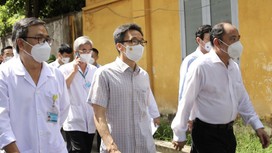 Phó Thủ tướng Vũ Đức Đam trực tiếp kiểm tra công tác phòng chống sốt xuất huyết tại TP. Hồ Chí Minh