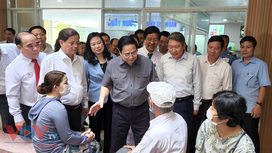 Thủ tướng Phạm Minh Chính thăm Bệnh viện đa khoa tỉnh Khánh Hòa