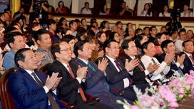 Chủ tịch Quốc hội dự Chương trình nghệ thuật “Vinh quang Tổ quốc Việt Nam”


