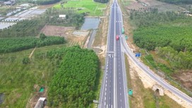 Cục Đường bộ đề xuất cho xe chạy vào lề đường cao tốc Cam Lộ - La Sơn