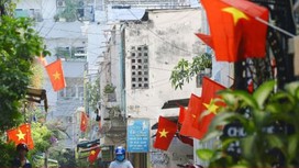 Hà Nội tặng mỗi gia đình một lá cờ Tổ quốc dịp 70 năm Giải phóng Thủ đô