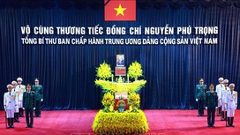 Bức tranh kính với hàng nghìn ảnh chân dung tưởng nhớ Tổng Bí thư Nguyễn Phú Trọng