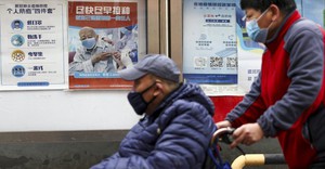 Bắc Kinh cấp bảo hiểm vaccine COVID-19 cho người cao tuổi