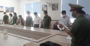 Khởi tố, bắt tạm Giám đốc CDC Đắk Lắk và 4 thuộc cấp liên quan đến vụ mua sắm kit test Việt Á 
