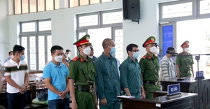 Bình Thuận xét xử vụ buôn lậu xăng dầu thu lợi hơn 2.000 tỷ đồng
