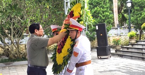 Thủ tướng Phạm Minh Chính viếng Nghĩa trang liệt sĩ Quốc gia Vị Xuyên tỉnh Hà Giang