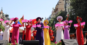 Rực rỡ sắc màu Việt tại Festival các dân tộc thiểu số Cộng hòa Séc