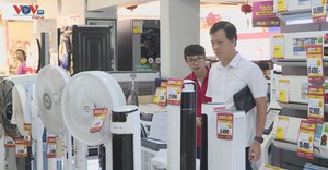 Cắt điện luân phiên, quạt tích điện khan hàng mùa nắng nóng