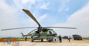 12 trực thăng bay kỷ niệm 70 năm chiến thắng Điện Biên Phủ hạ cánh an toàn xuống sân bay Điện Biên Phủ
