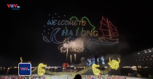 Khai mạc Carnaval Hạ Long 2024: Trình diễn ánh sáng nghệ thuật bằng thiết bị bay không người lái trên bầu trời 