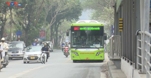 Có nên bỏ tuyến bus nhanh BRT, thay bằng đường sắt đô thị?