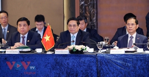 Thủ tướng Phạm Minh Chính Tọa đàm bàn tròn với lãnh đạo các tập đoàn lớn hàng đầu của Hàn Quốc