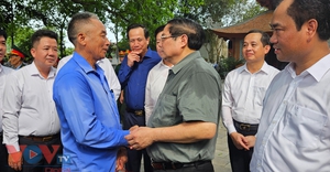 Thủ tướng Phạm Minh Chính gặp mặt, tặng quà người có công huyện Đại Từ, tỉnh Thái Nguyên