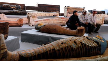 Ai Cập công bố phát hiện khảo cổ đặc biệt: 100 chiếc quan tài nguyên vẹn 2.500 năm tuổi