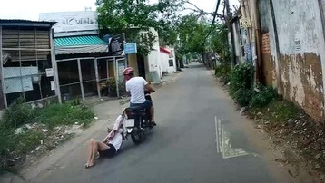 Tên cướp kéo lê cô gái hơn 500m trên đường phố Sài Gòn