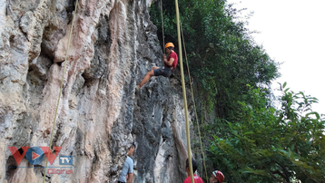 Trải nghiệm cực mới ở Lạng Sơn: leo vách đá
