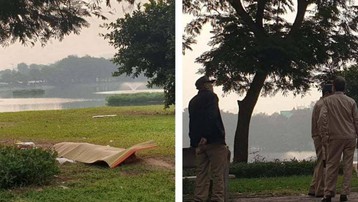 Tá hỏa phát hiện người đàn ông tử vong trên bãi cỏ ven hồ Ba Mẫu