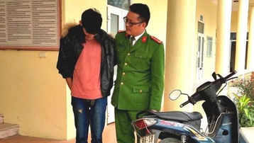 Bắt giữ đối tượng 17 tuổi trong vụ cướp giật, chém người ở Hà Nội